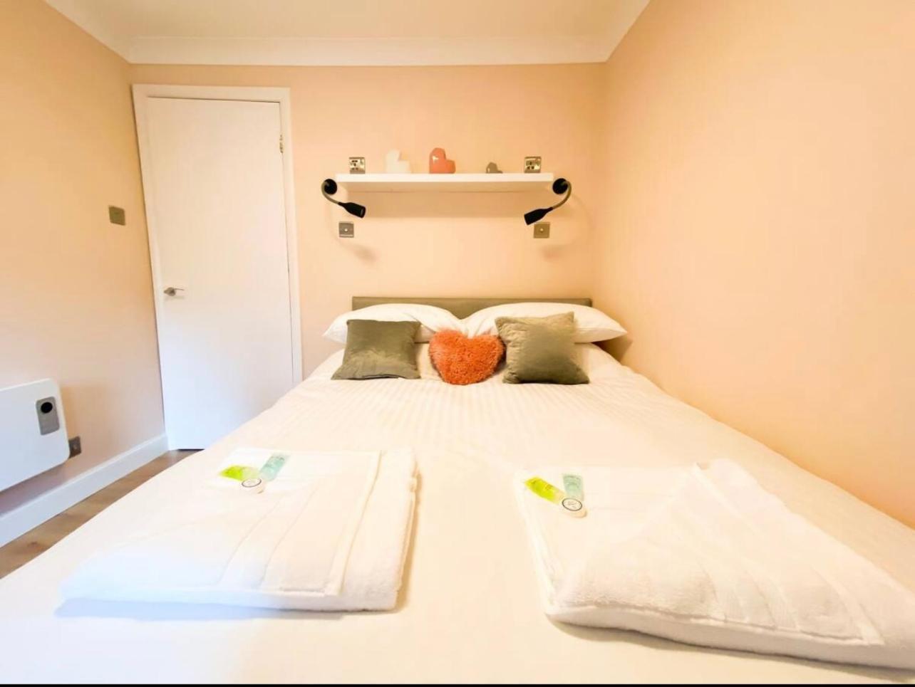 Two Bedroom, Free Private Parking
