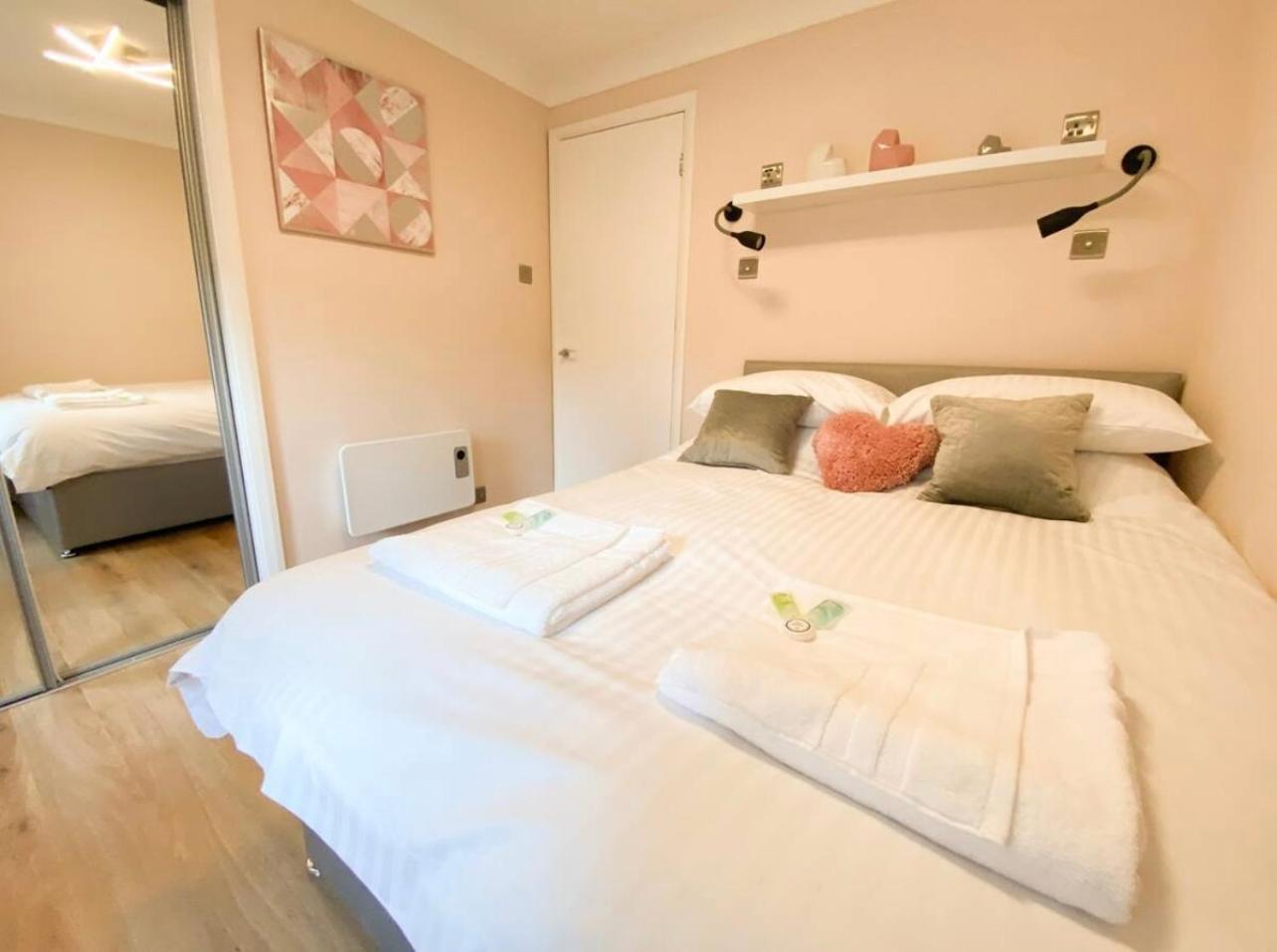 Two Bedroom, Free Private Parking Apartment