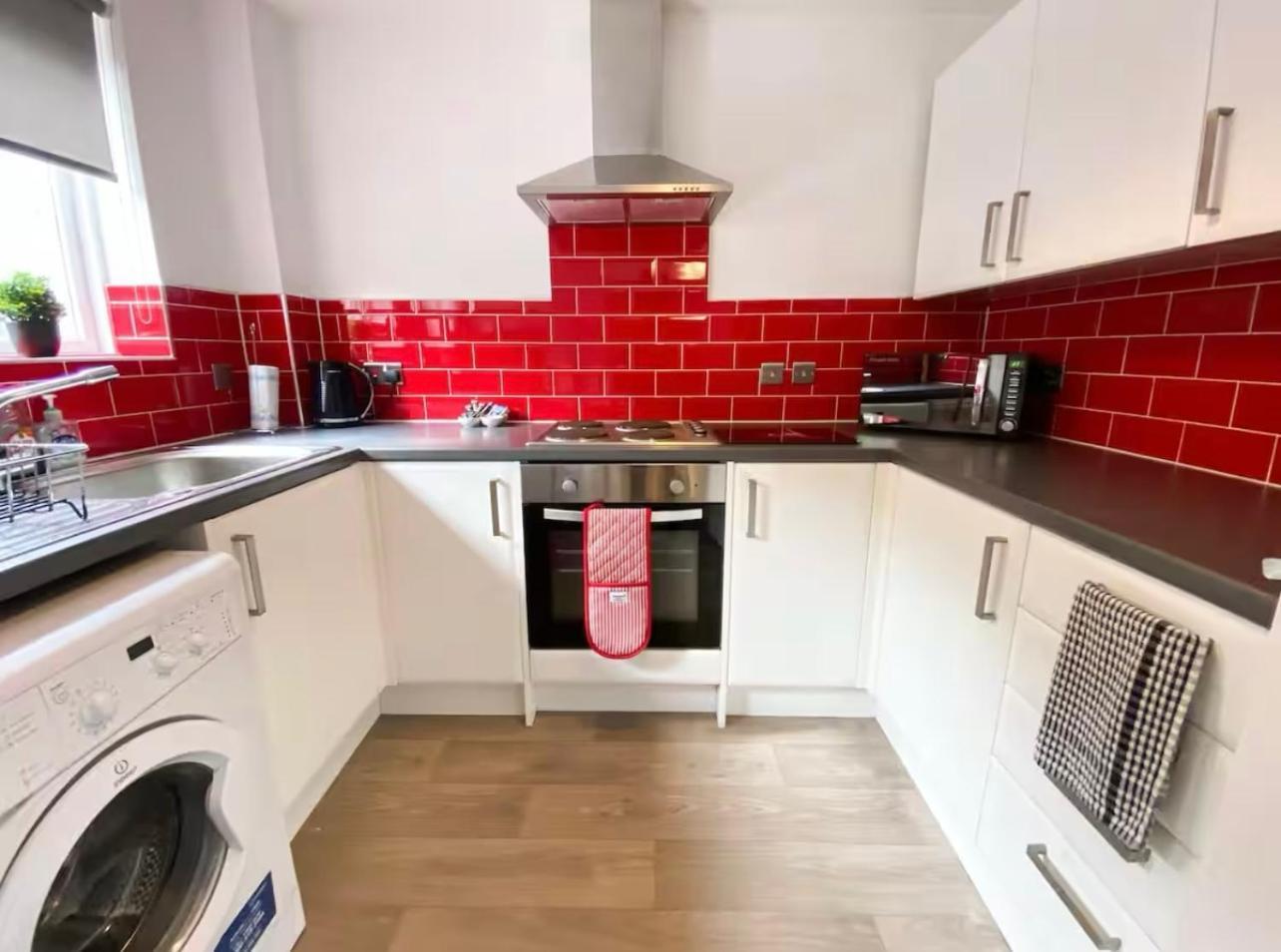 Apartment Two Bedroom, Free Private Parking Glasgow